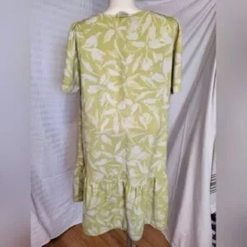 Green Leaf Print V-Neck Drop Waist Dress - Picture 2 of 6